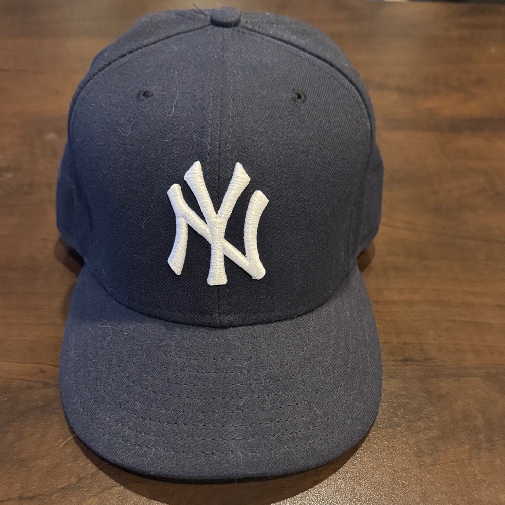 New Era 59Fifty Navy Blue and White New York Yankees Fitted Hat
